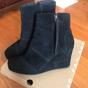 Tom’s Desert Wedge High Black Suede Booties (8.5)